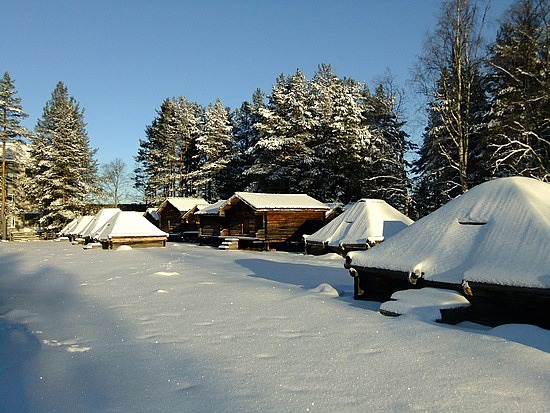 traditionele huisjes van de Sami